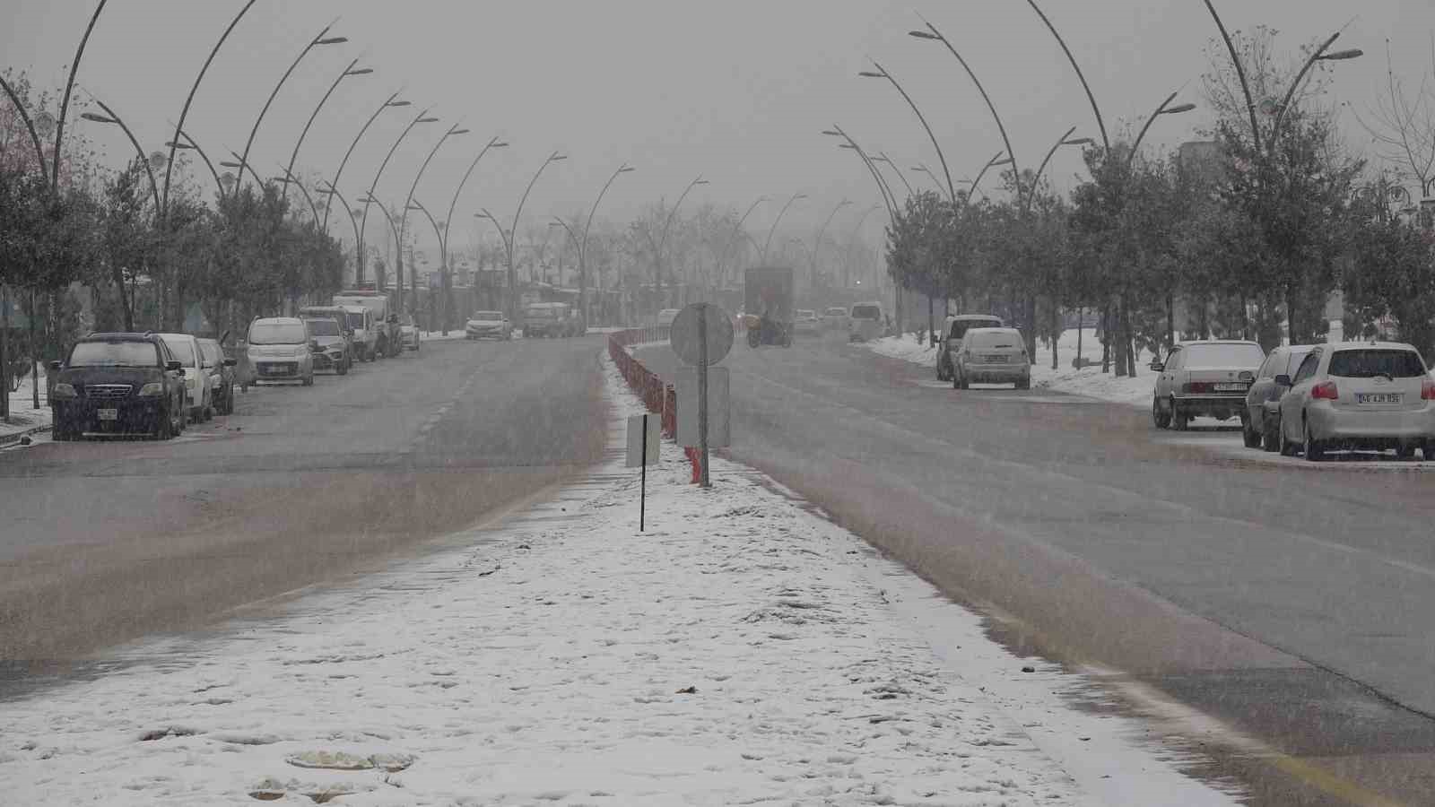 Malatya’da kar yağışı nedeniyle kamu personeline idari izin ve motosikletlere trafik yasağı