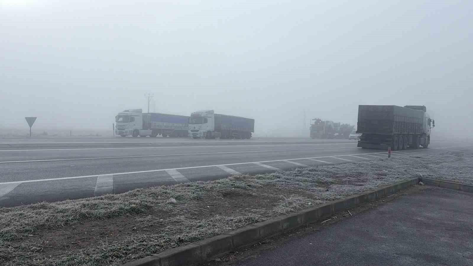 Afyonkarahisar’da sis etkili oldu