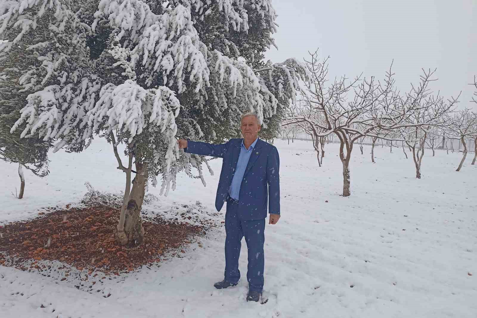 Araban’da kar yağışları çiftçiler ve üreticilerin yüzünü güldürdü