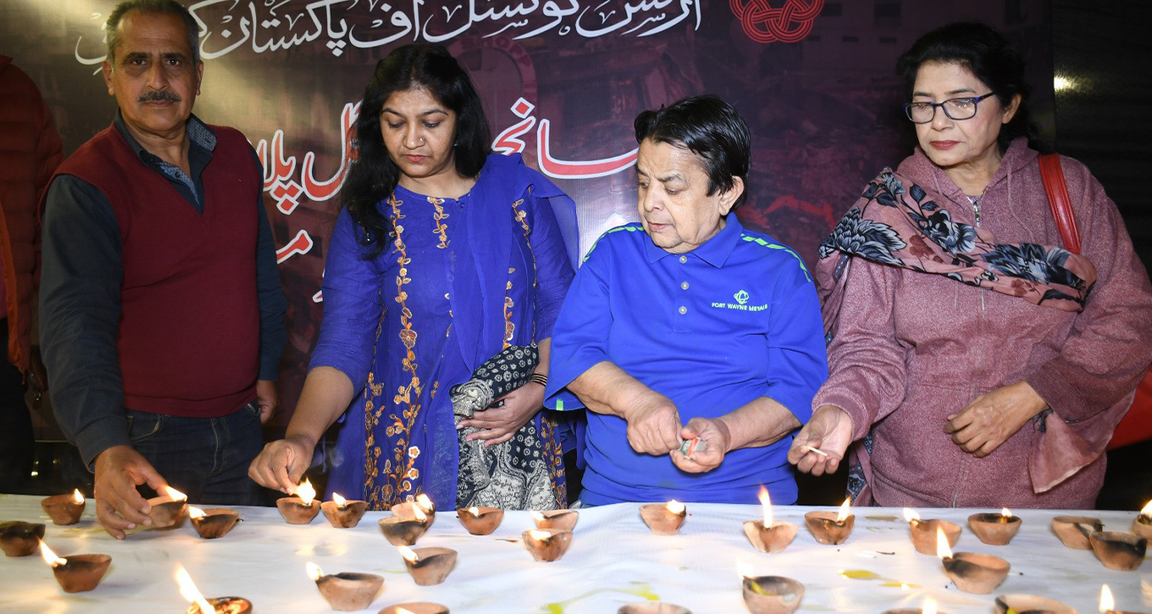 Pakistan’daki AVM yangınında can kaybı 67’ye yükseldi