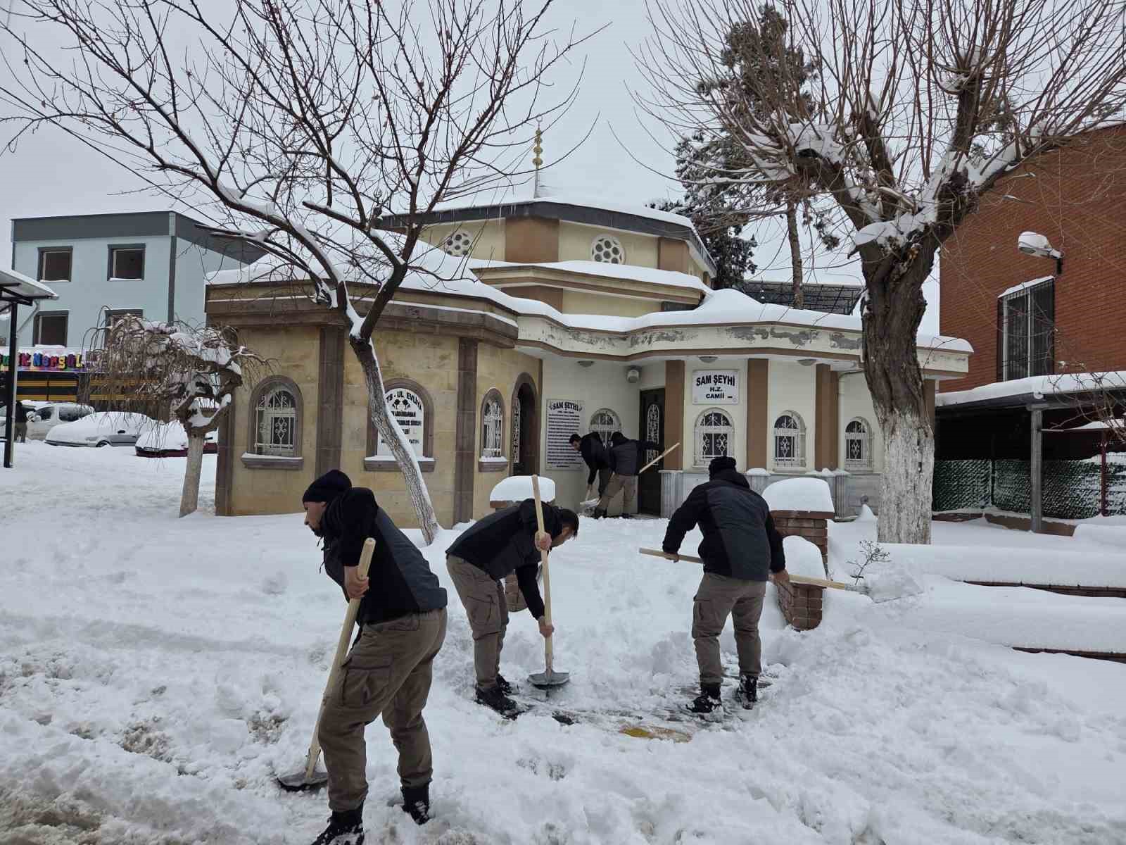 Şehitkamil’de camiler ibadete hazır