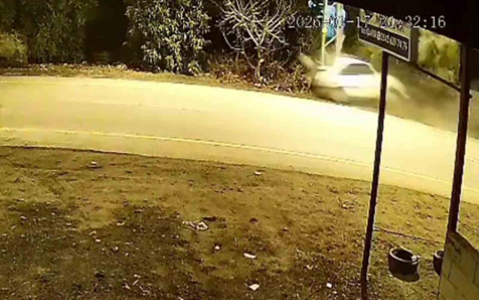 Elektrik direğine saplanan Fiat Tofaş 18 yaşındaki gence mezar oldu