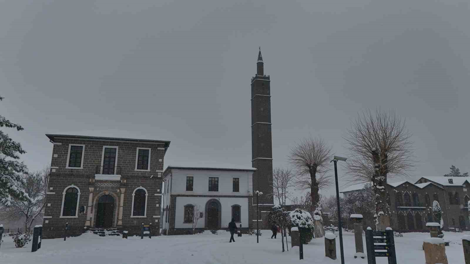 Beyaza bürünen 10 bin yıllık kent dronla görüntülendi