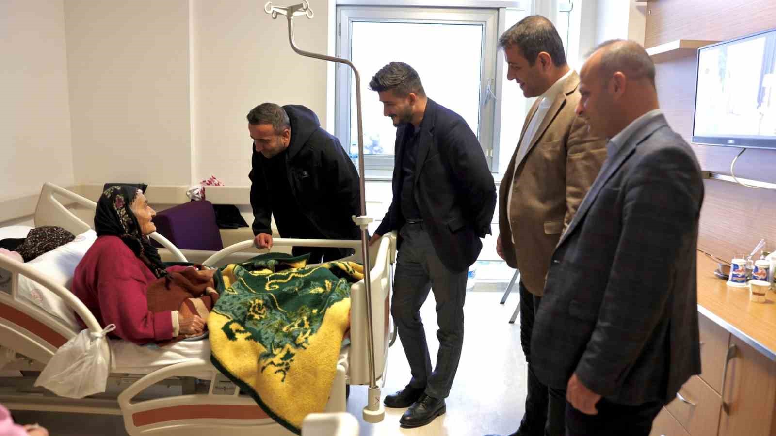 Akçadağ Belediye Başkanı Ulutaş’tan hastane ziyareti