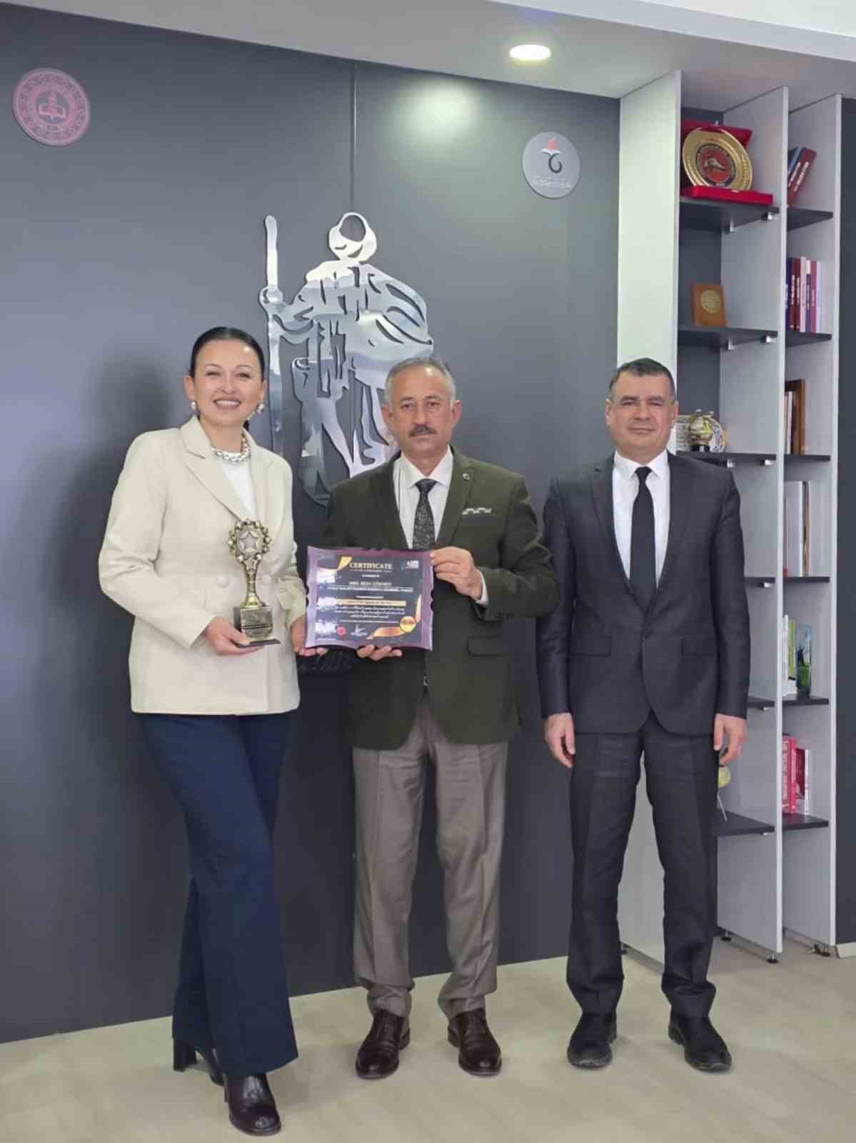 Eskişehir’deki öğretmene ’2026 Yılının Yenilikçi Öğretmeni’ ödülü