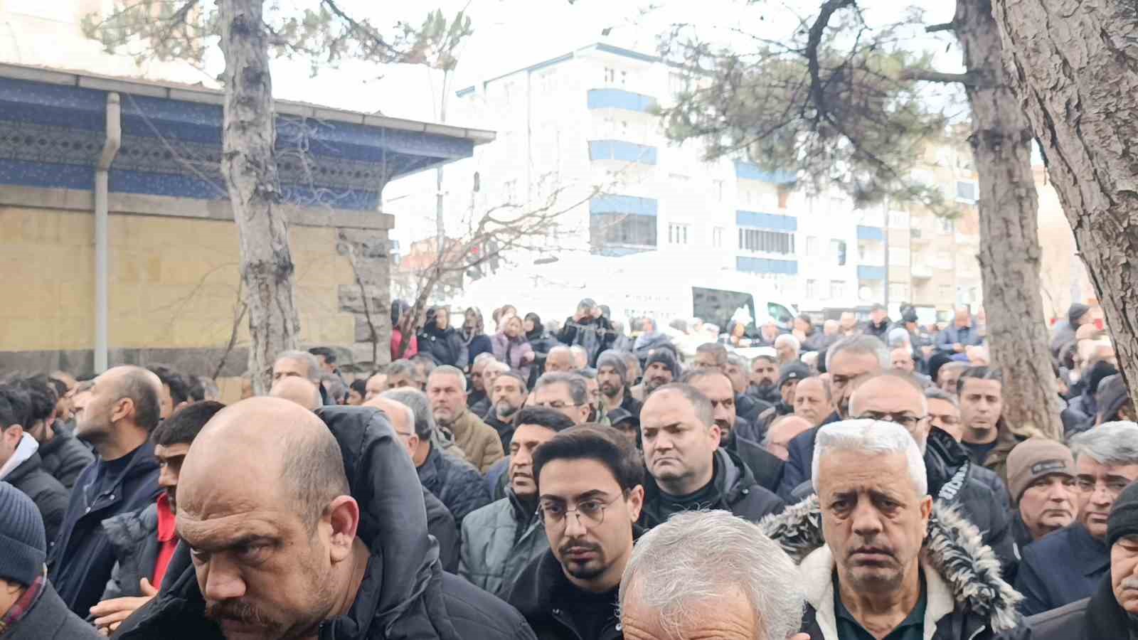 Saplantılı sevgilisi tarafından öldürülen Gözde Akbaba, son yolculuğuna uğurlandı