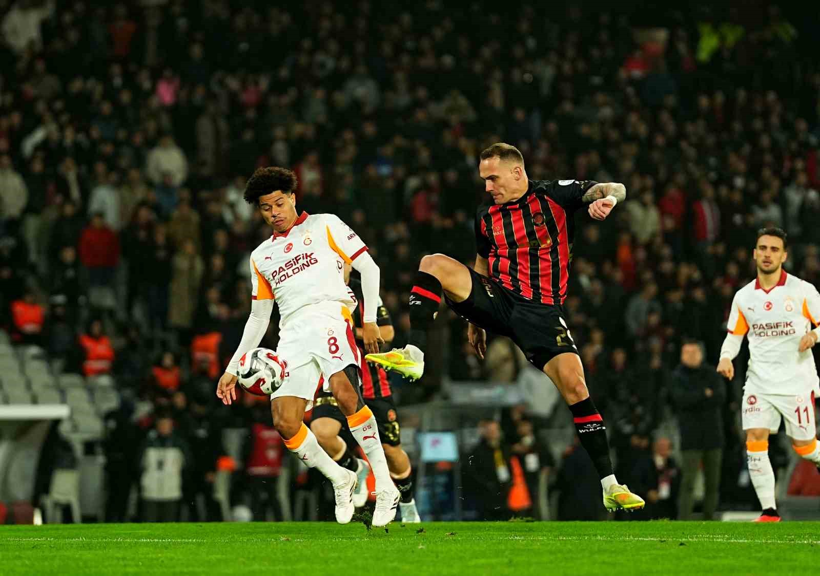 Trendyol Süper Lig: Fatih Karagümrük: 0 - Galatasaray: 1 (Maç devam ediyor)