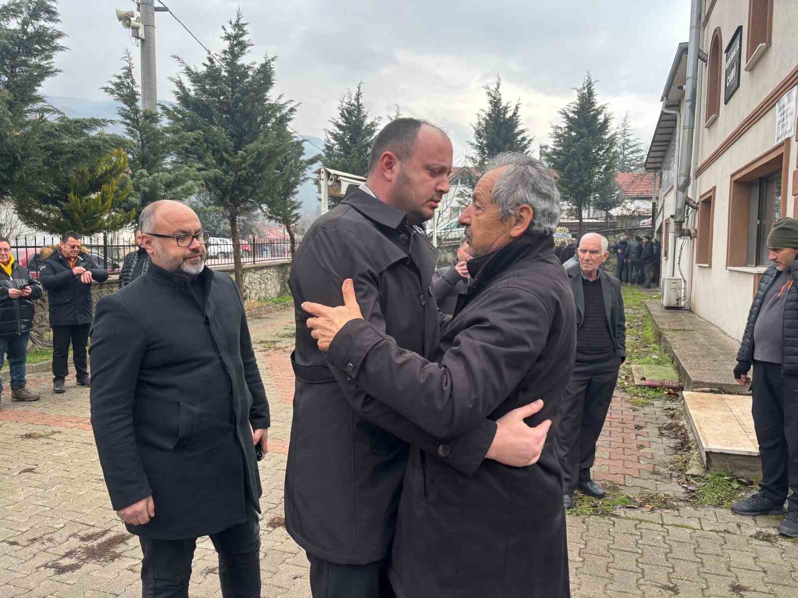 Tarihi ilçenin 100 yıllık çınarı hayatını kaybetti: İHA muhabirinin baba acısı