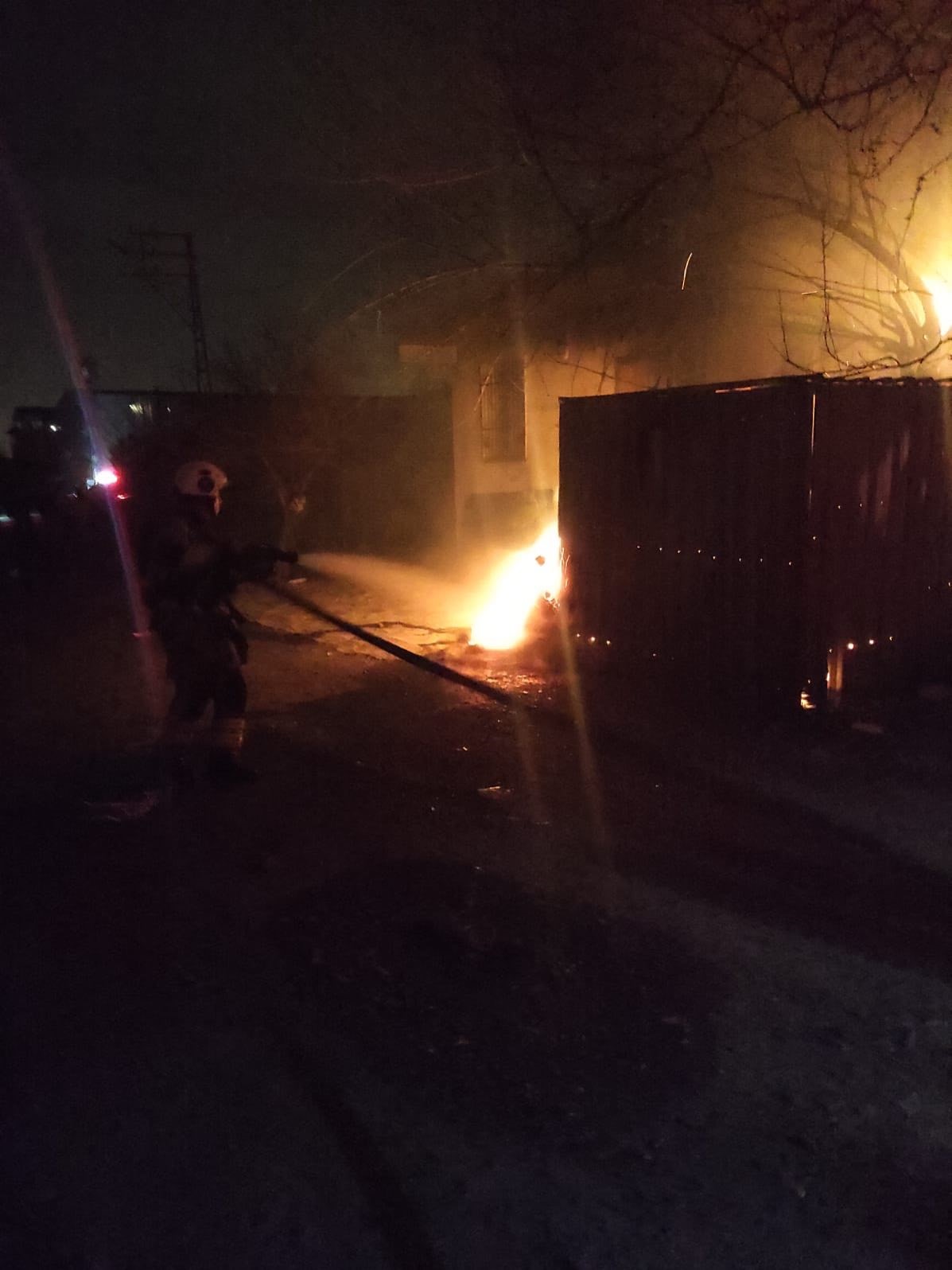 Arsuz’da müstakil evden alevler yükseldi