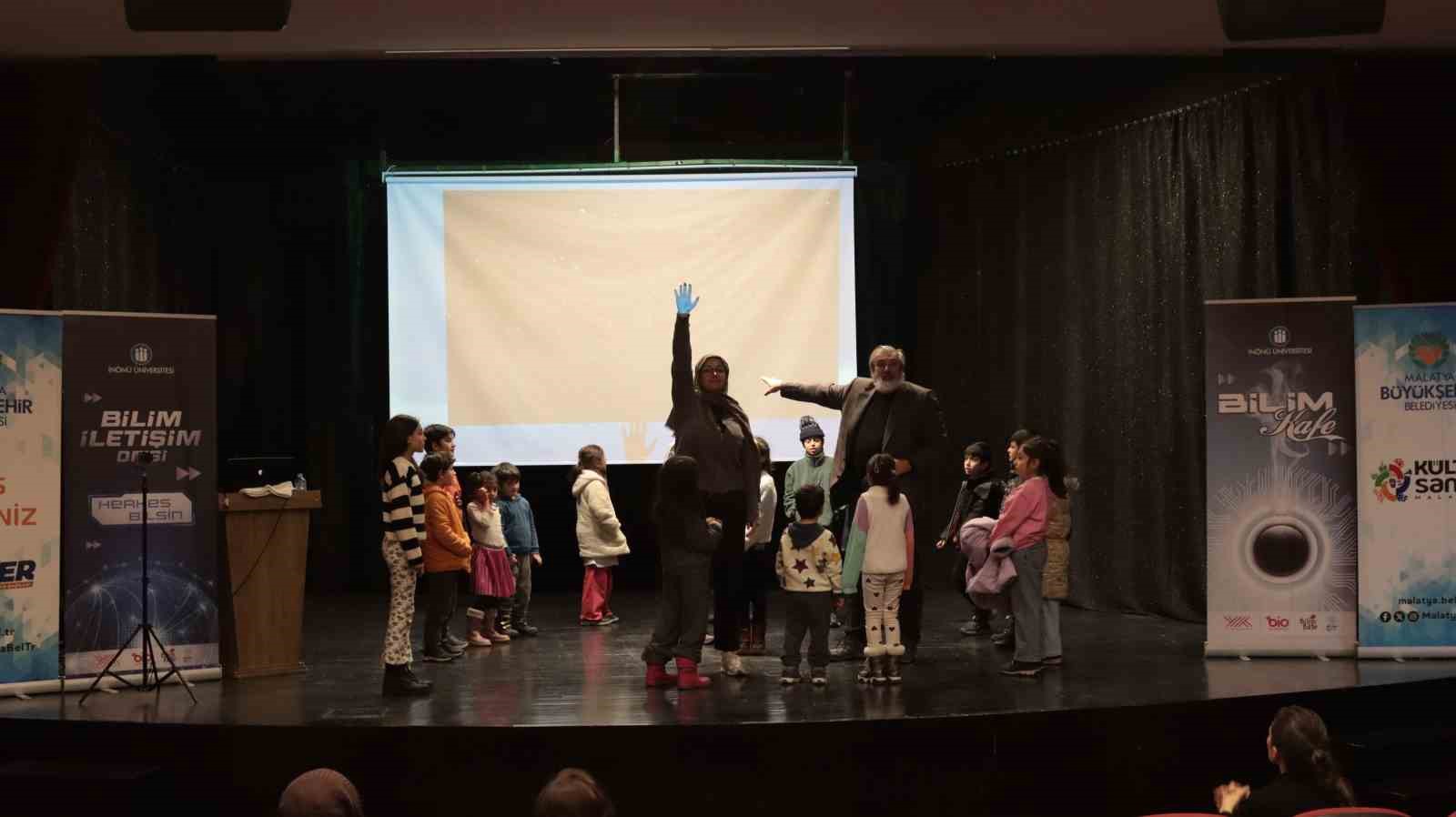 İnönü Üniversitesi’nden üç kuşağı bir araya getiren bilim kafe etkinliği