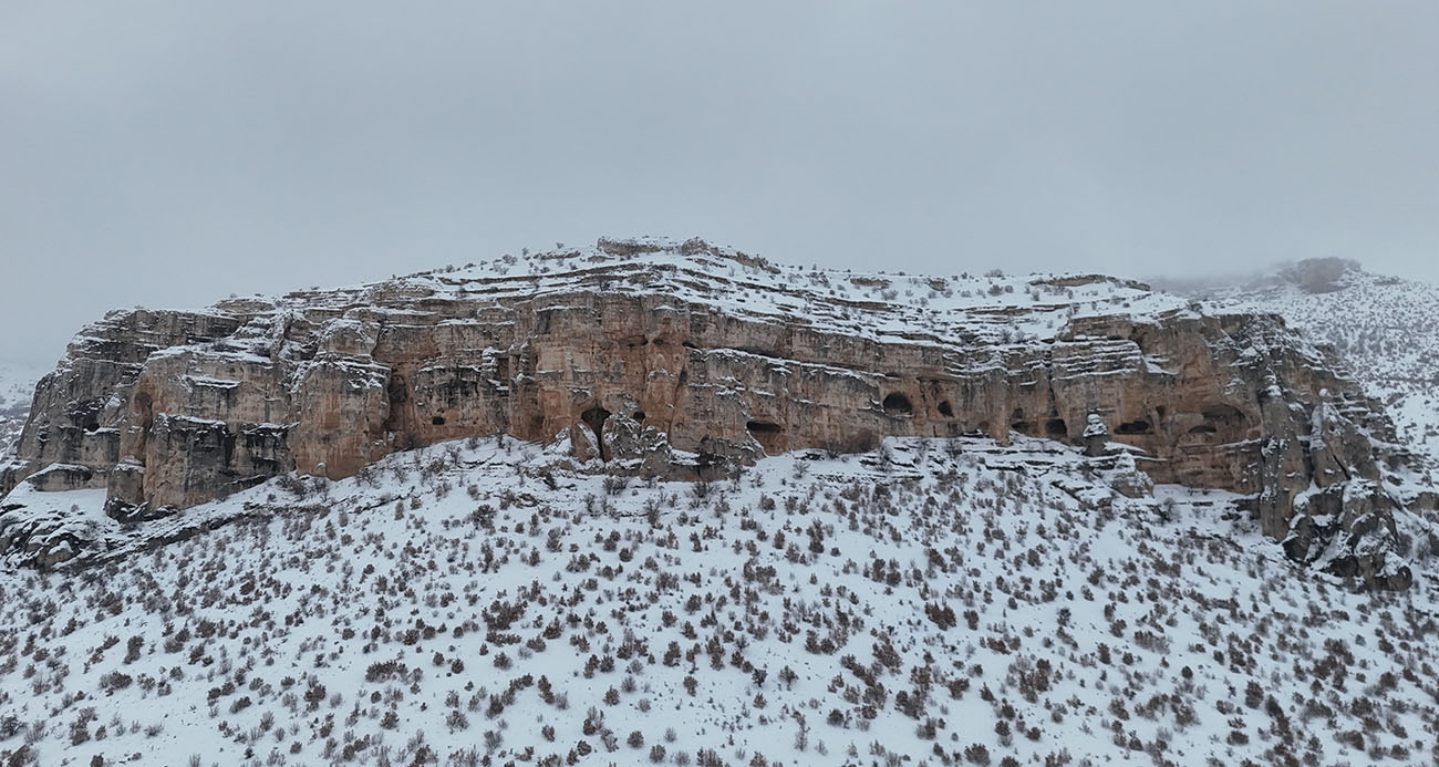 Milyonlarca yıllık vadi beyaza büründü