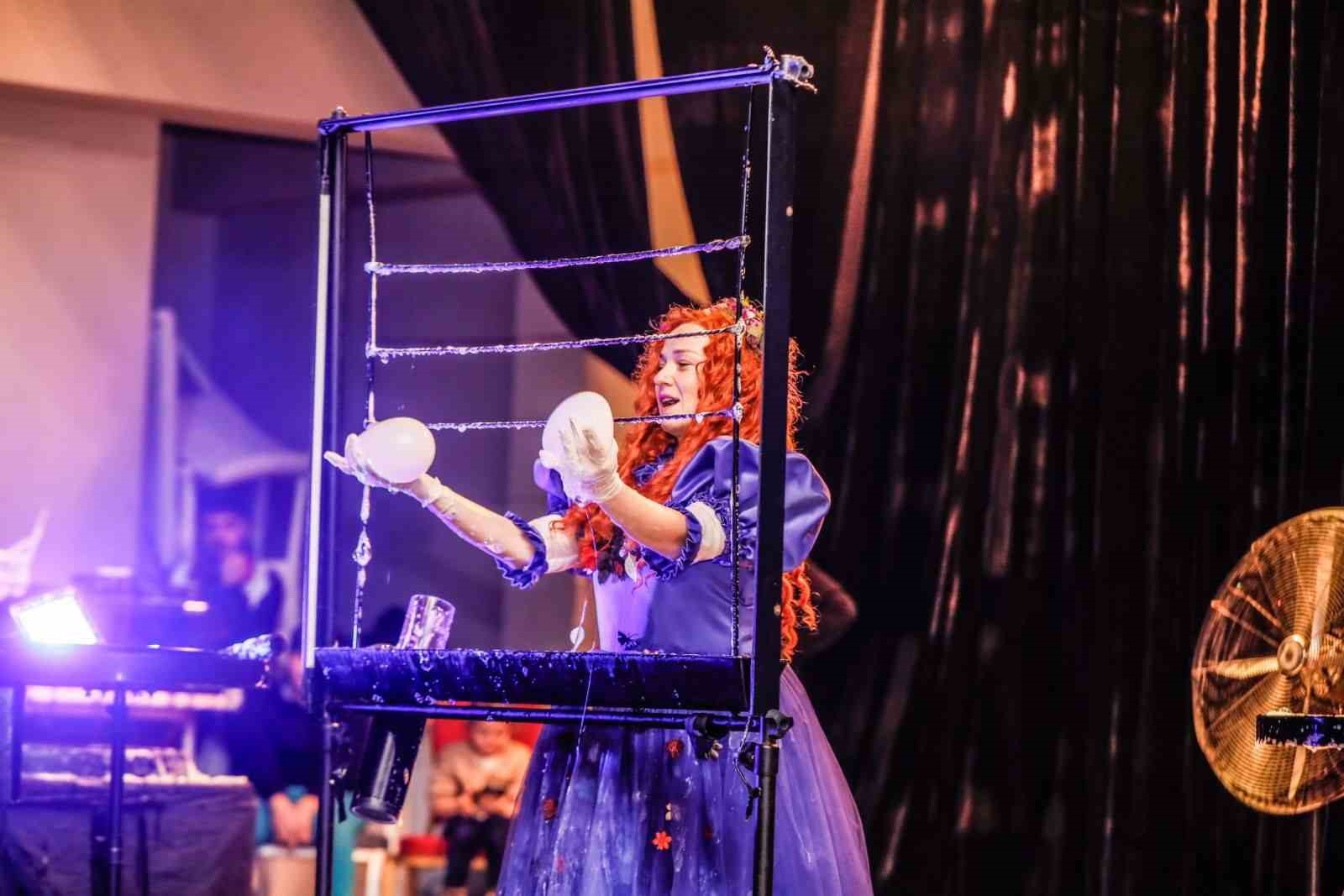 Körfez’de çocuklar Bubble Show ile eğlendi
