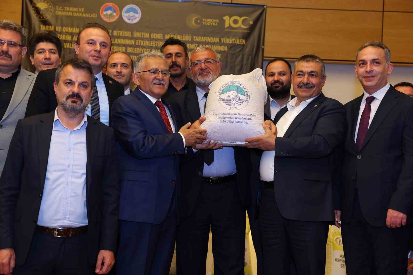 Üreticilere 1 yılda 12 milyon TL’lik tohum dağıtıldı