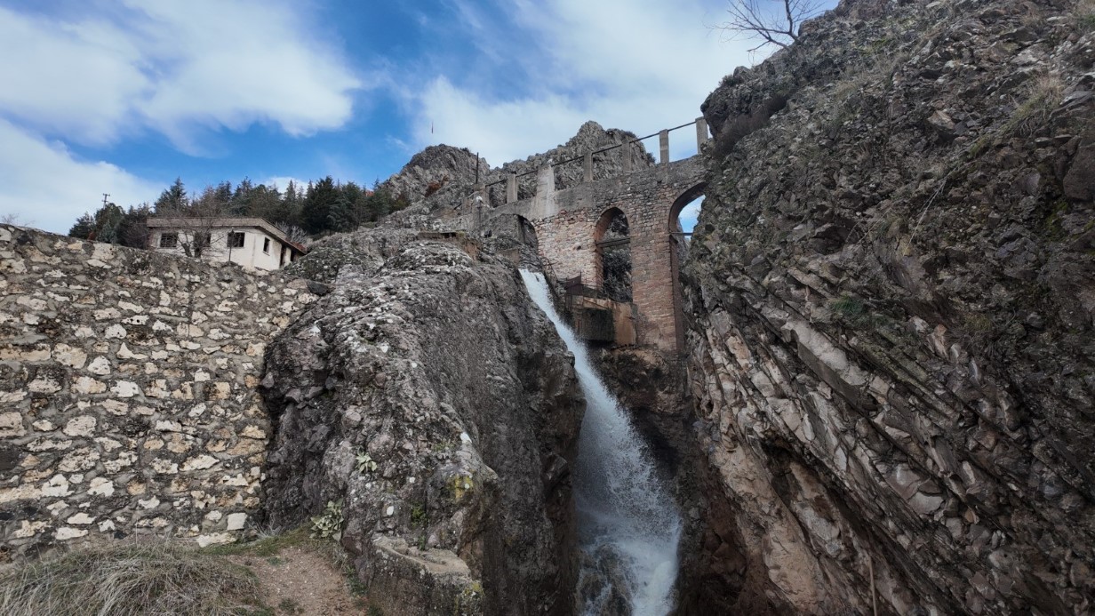 Kütahya’da kayıp kız çocuğunun cansız bedeni dere kenarında bulundu