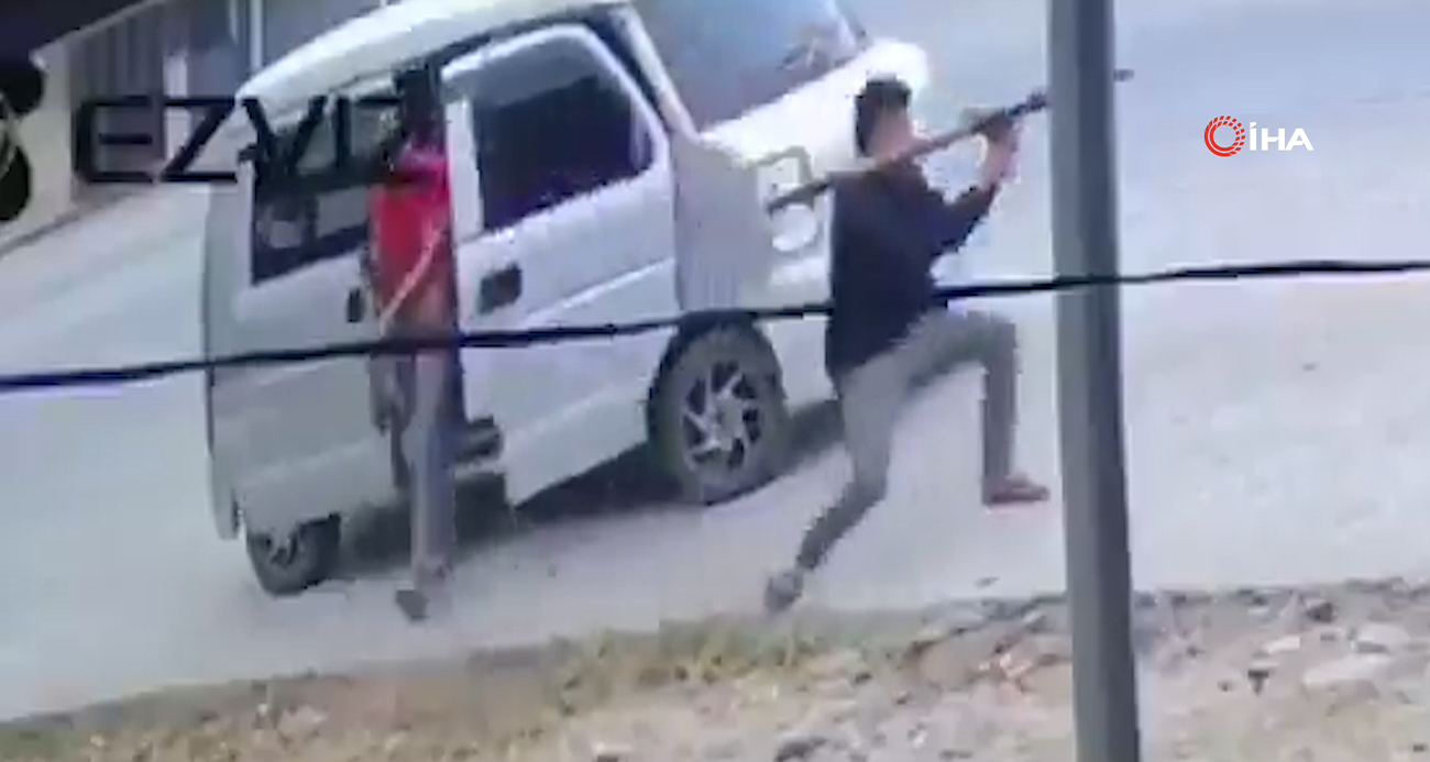 Filipinler'de belediye başkanının makam aracına roketatarlı saldırı