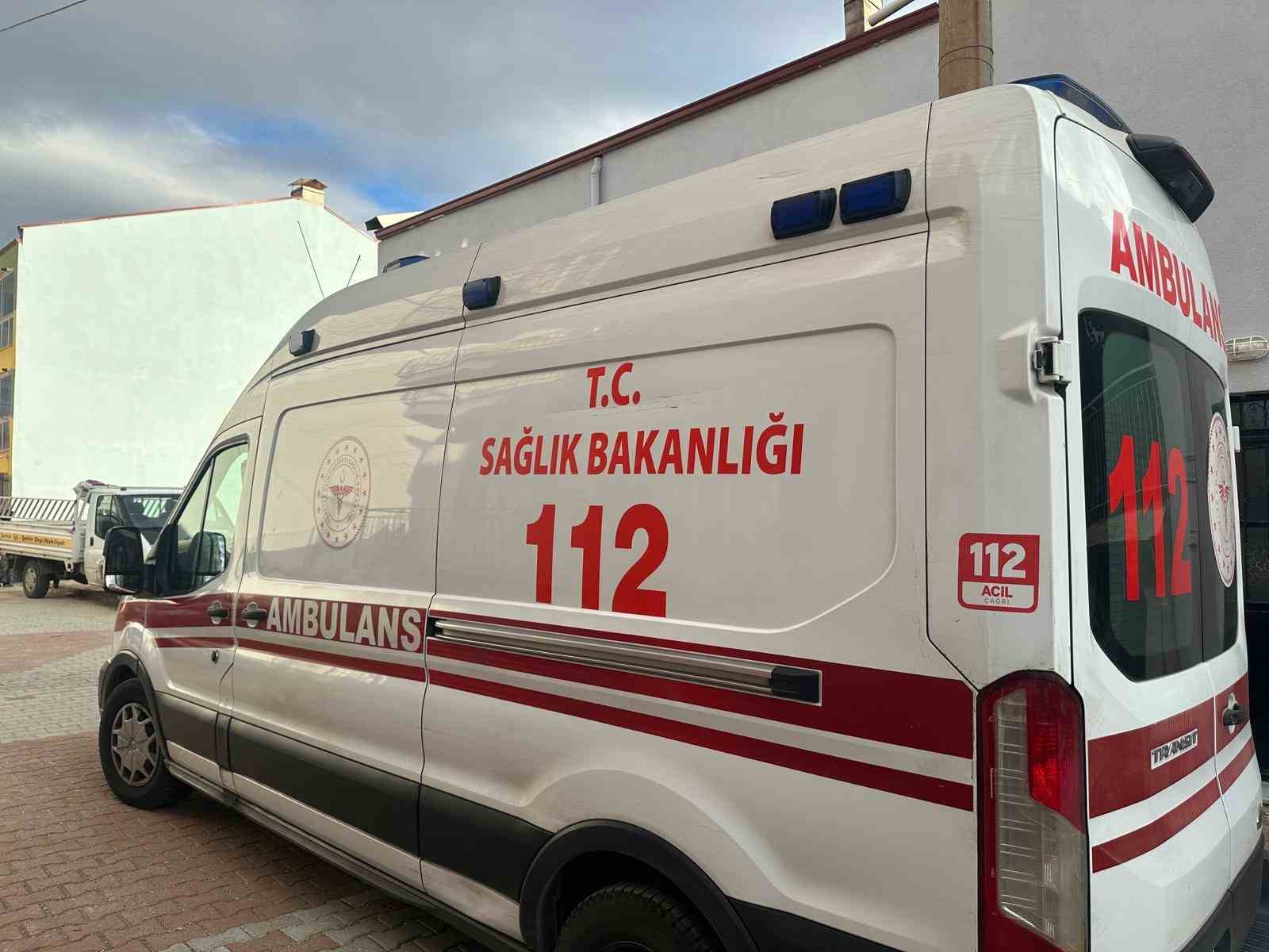 Uşak’ta bahçesindeki fırını yıkarken duvarın altında kalan adam yaralandı
