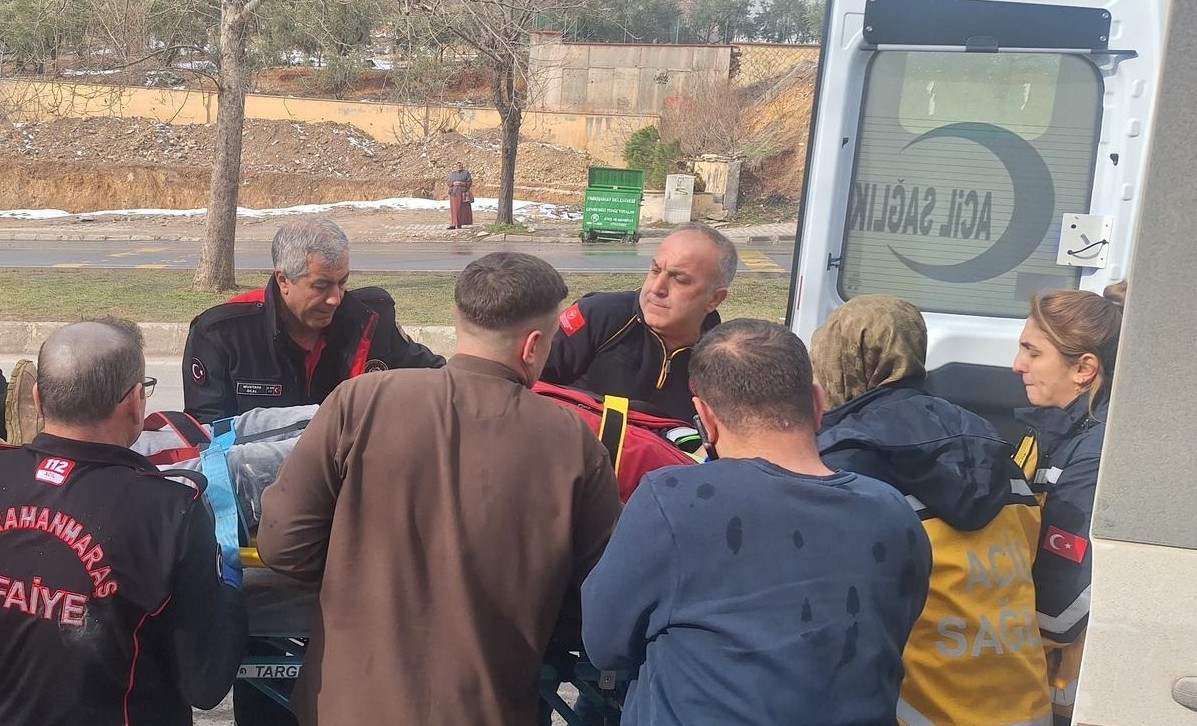 Asansör boşluğuna düşen şahıs kurtarıldı