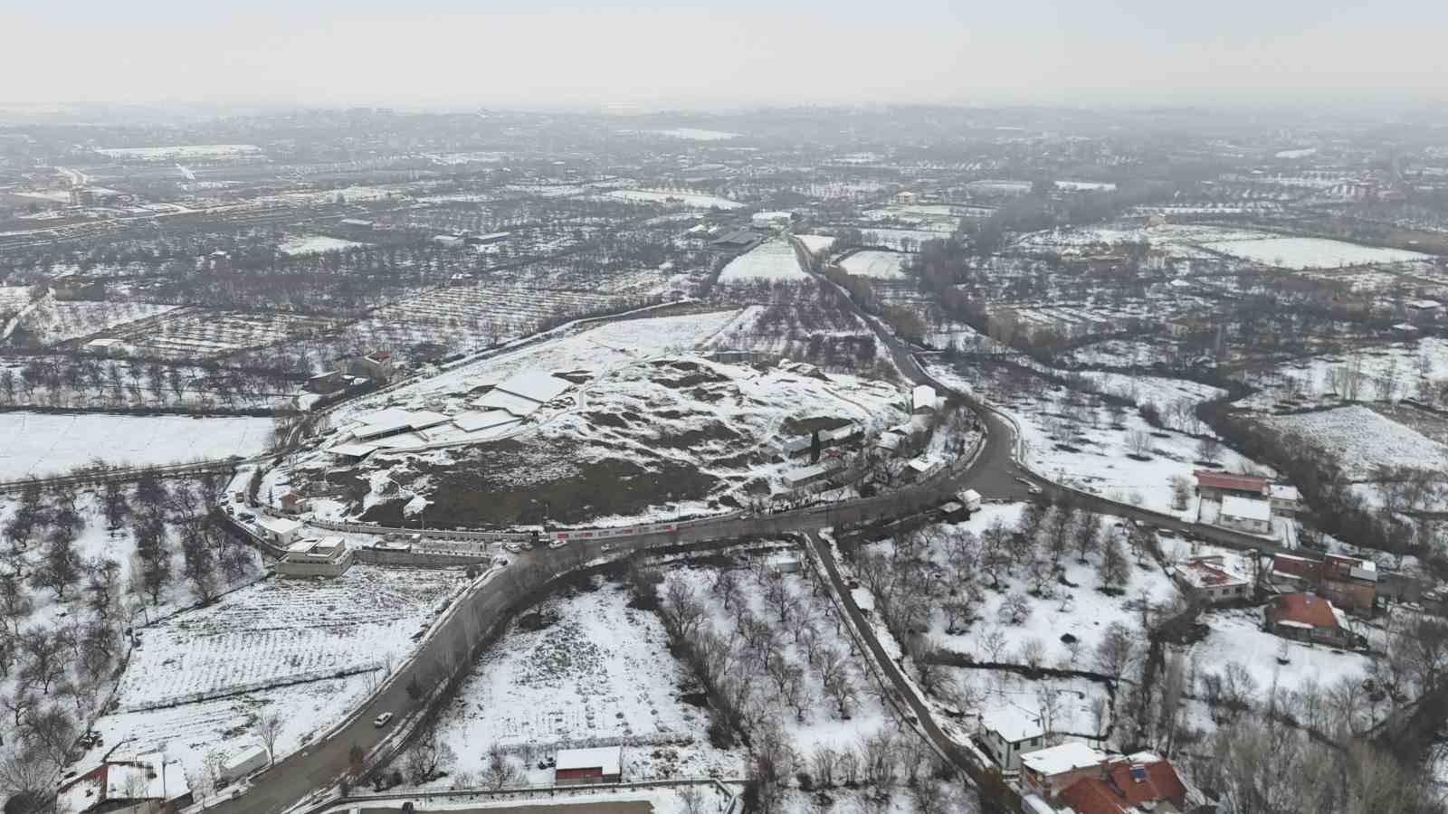 Arslantepe Höyüğü karla kaplı haliyle havadan görüntülendi