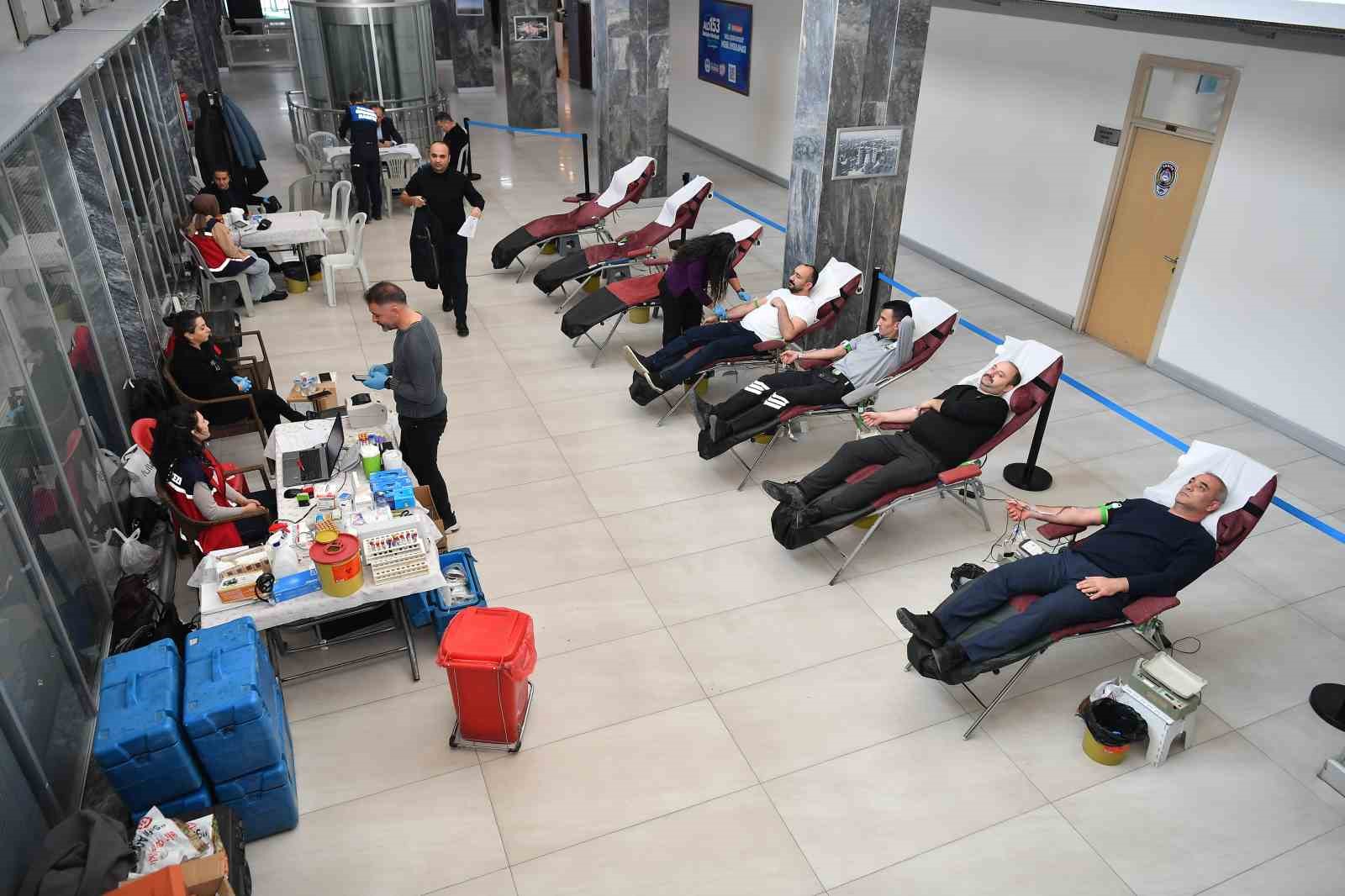 Büyükşehir ve ERÜ iş birliğinde düzenlenen kan bağışı kampanyasına belediye personelinden destek