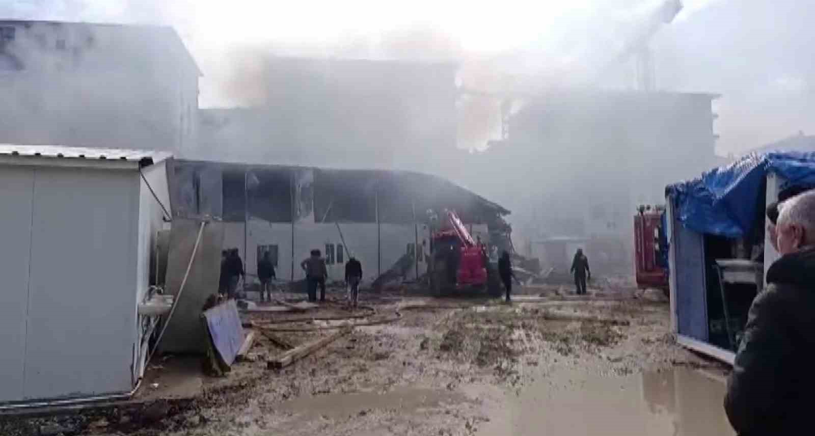 Konteyner yatakhane alevlere teslim oldu