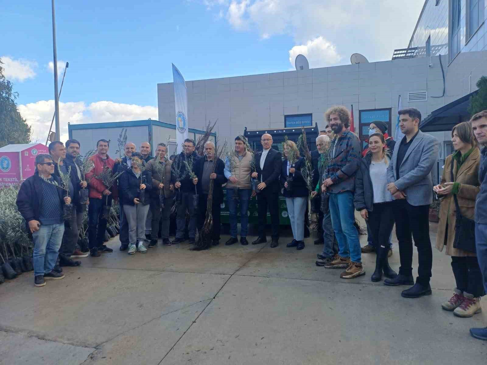 Büyükşehir harekete geçti, Datça’da fidanlar üreticilerle buluştu