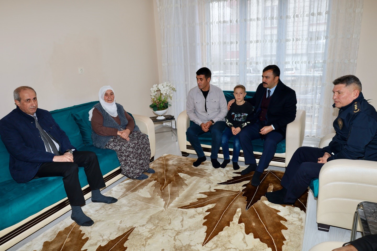 Şehit ailelerine anlamlı ziyaret