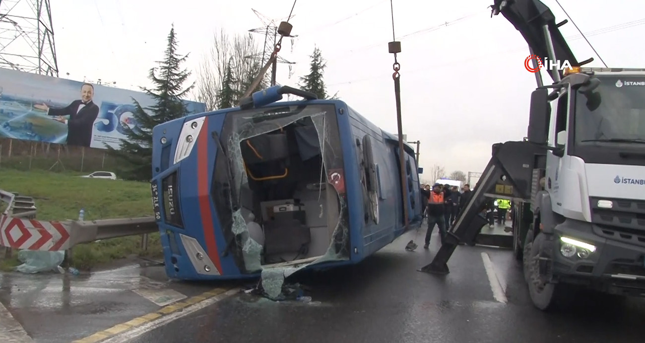 Kağıthane’de cezaevi nakil aracı devrildi: 2 jandarma personeli ağır olmak üzere 19 yaralı