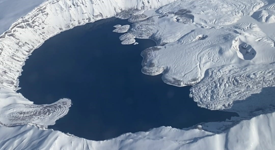 Nemrut Krater Gölü’nün kış güzelliği mest etti