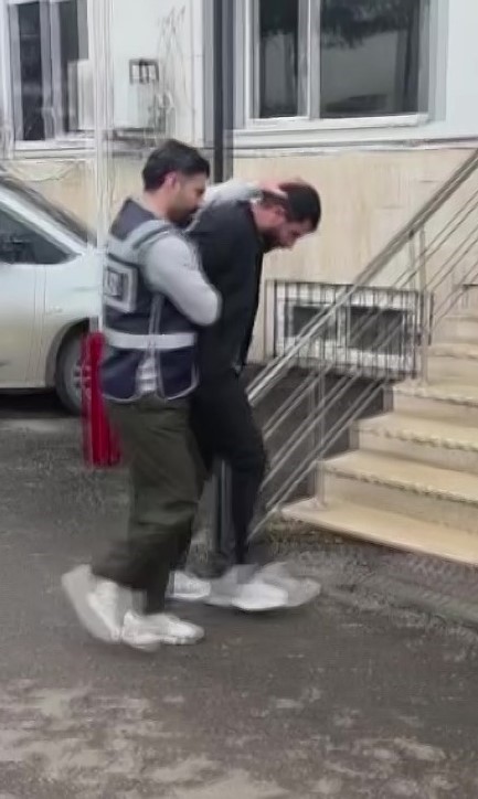 Boşanma aşamasındaki eşinin evine zarar veren şahıs tutuklandı