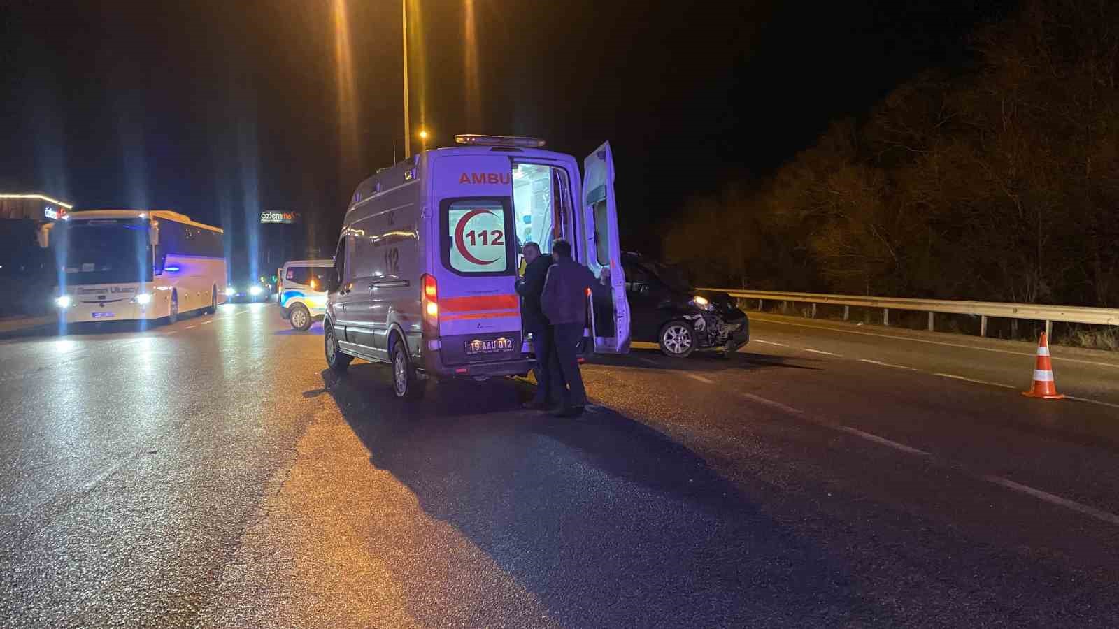 Otomobil ile hafif ticari araç çarpıştı: 5 yaralı