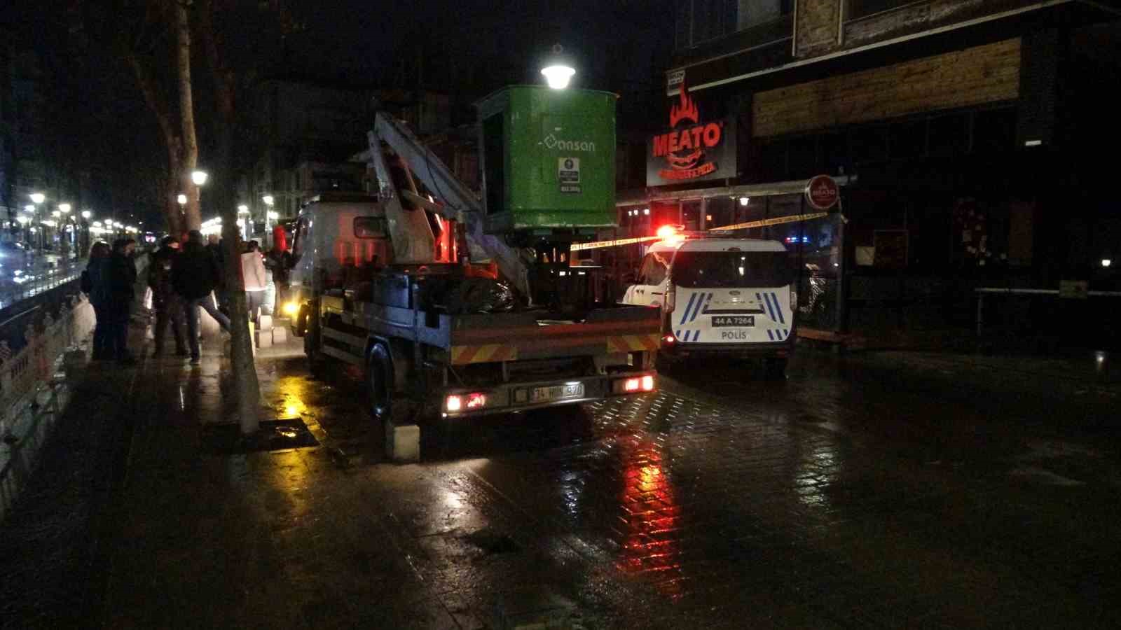 Malatya’da istinat duvarı çöken bina tahliye edildi