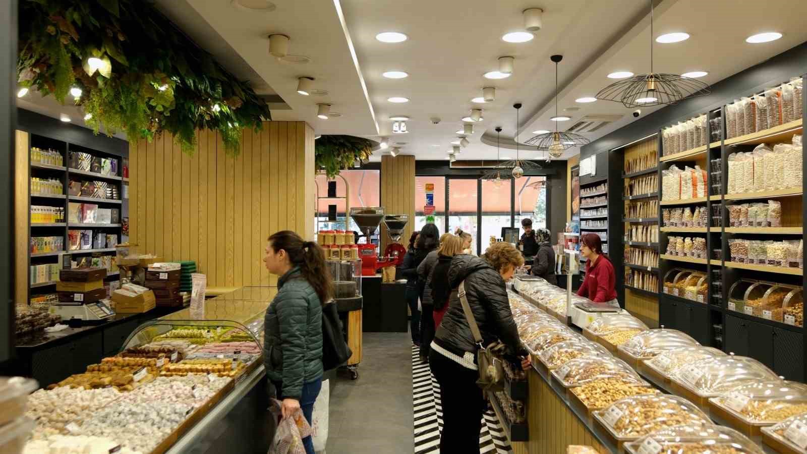 Musko Kuruyemiş, zengin ürün çeşitliliğiyle vatandaşların tercihi oluyor