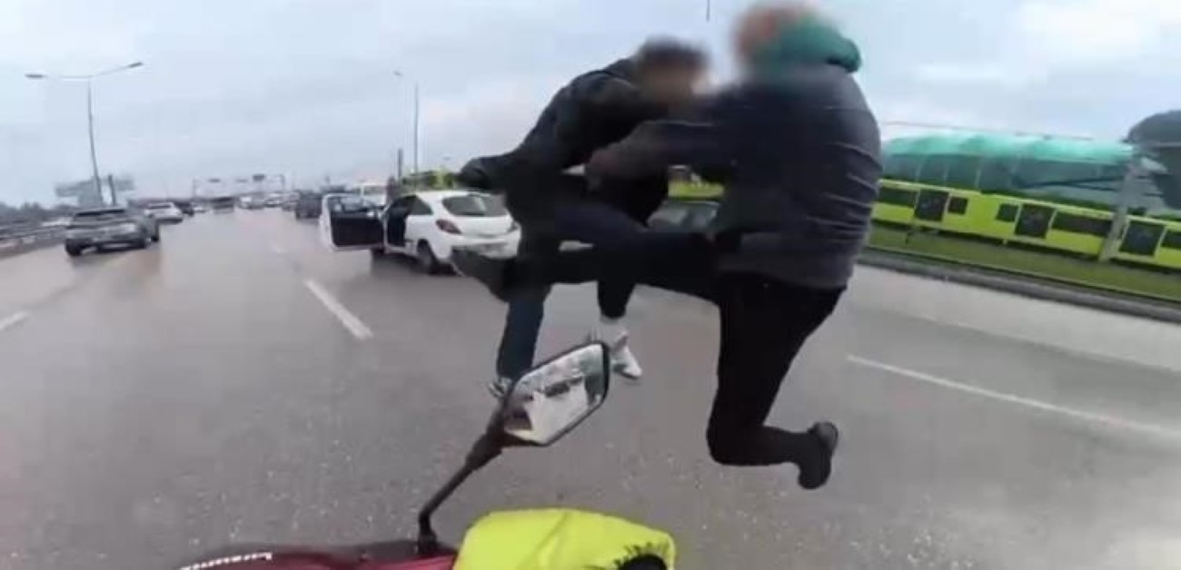 Uçan tekmelerin bedeli ağır oldu... Ehliyetlerine el konuldu, psikotekniğe sevk edildi