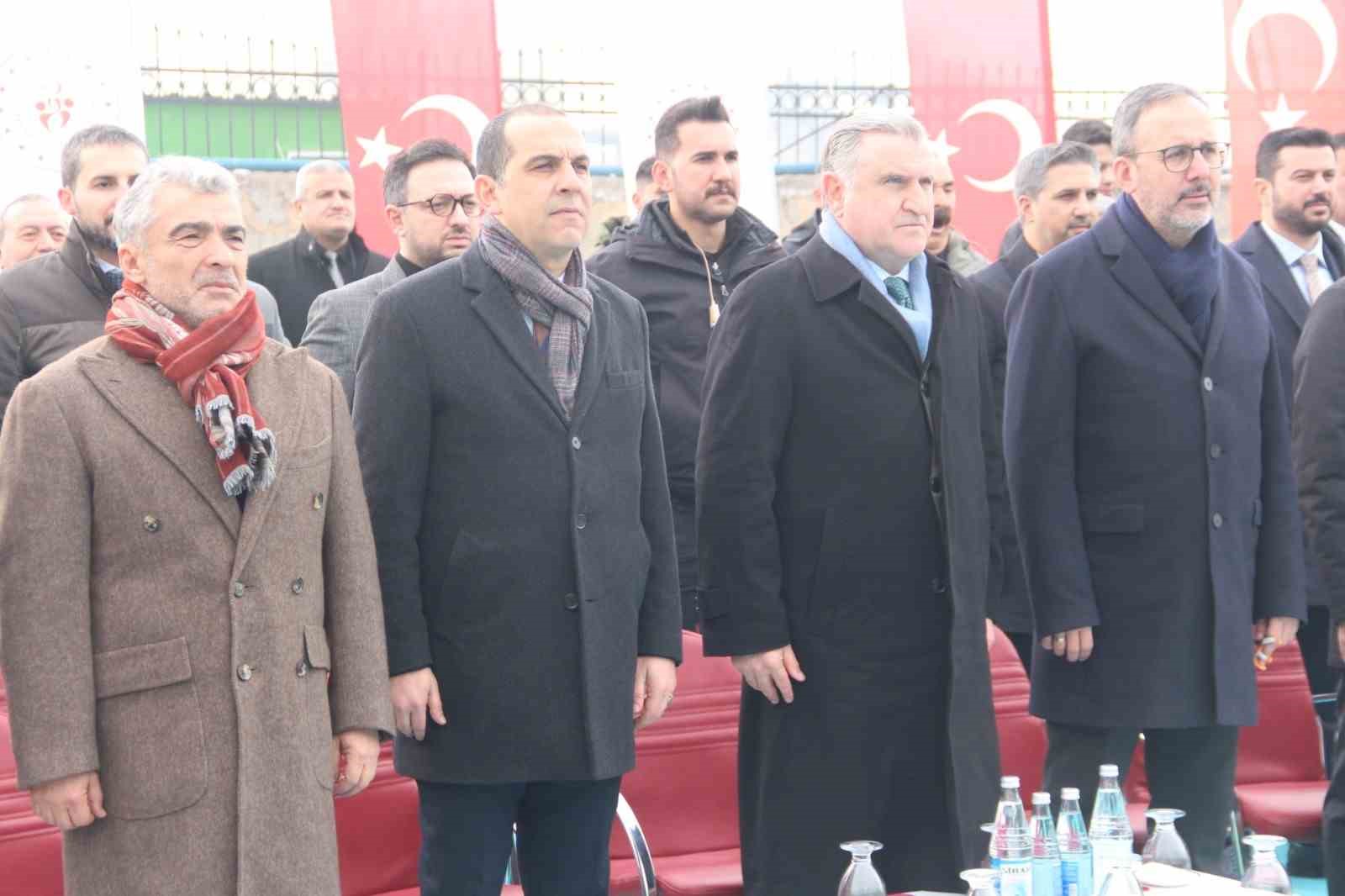 Iğdır’ın yeni stadyumunun açılışını Bakan Osman Aşkın Bak gerçekleştirdi