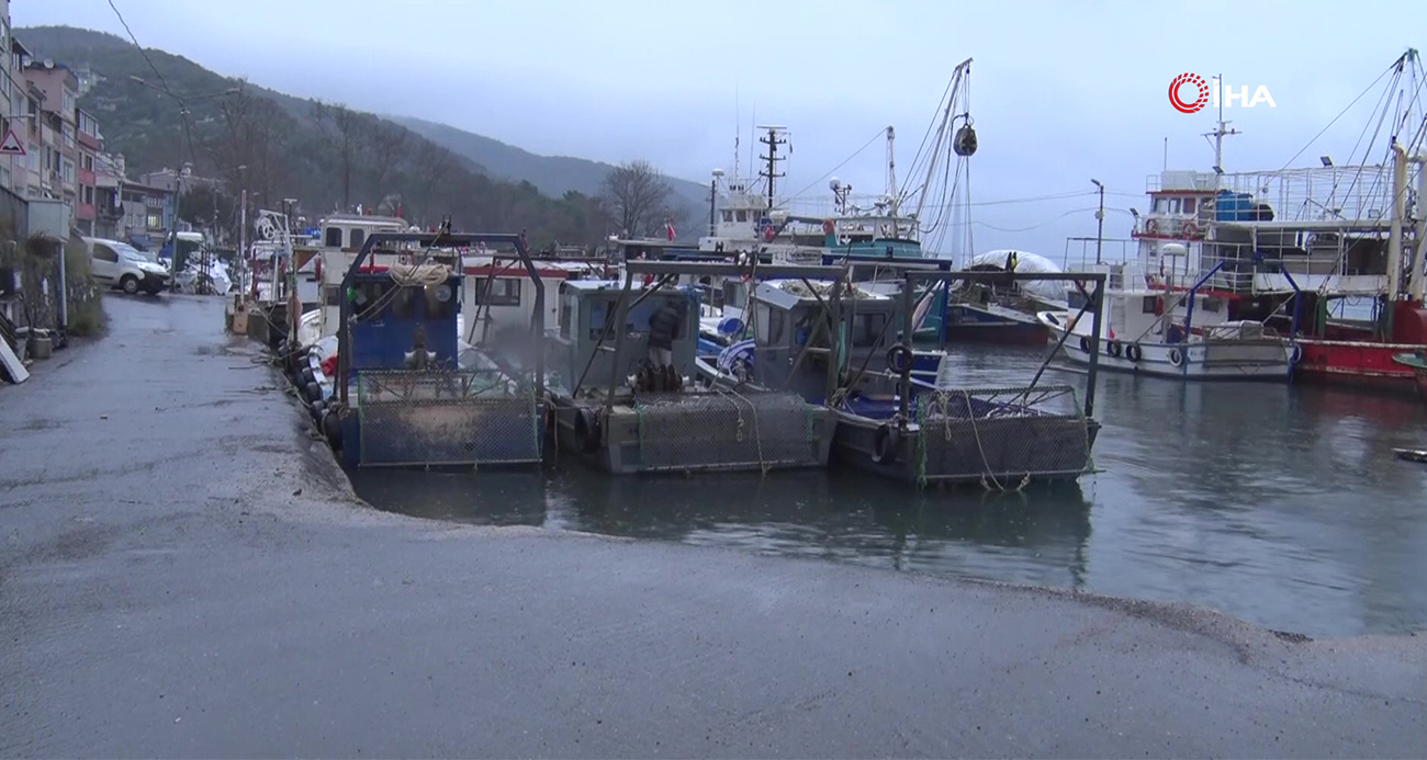 Sarıyer’de otomobil denize düştü: Sürücüyü kurtarmak için vatandaşlar yardıma koştu