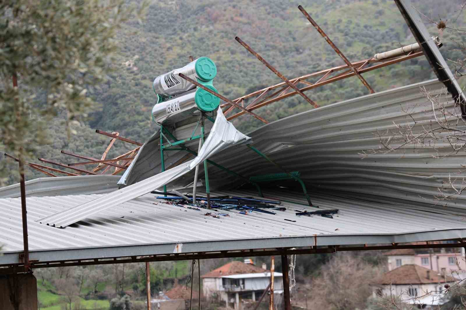 Fırtına yıktı geçti