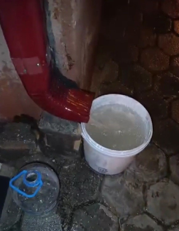 Velilerden ani su kesintisine tepki