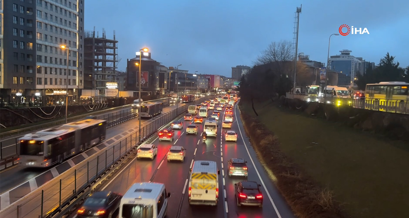 İstanbul’da okulların açılmasıyla birlikte trafik yoğunluğu arttı