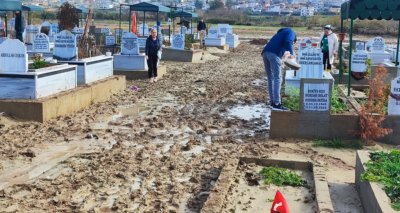 Mezarlar selde çöktü aileler isyan etti