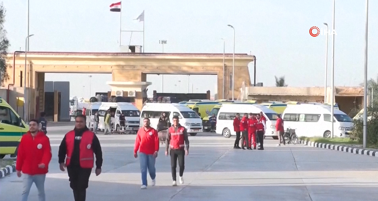 Refah Sınır Kapısı, yaklaşık 2 yılın ardından iki yönlü açıldı