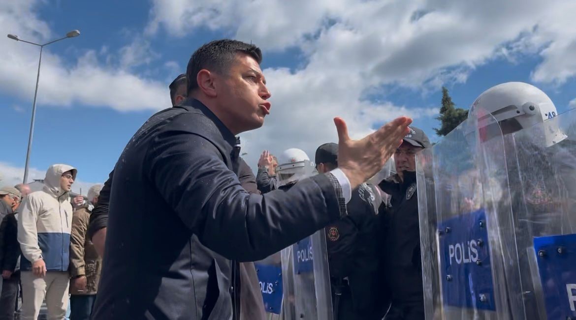 Marmaris Belediye Başkanı Acar Ünlü, kamu görevlisine hakaret suçundan 46 bin 600 TL cezaya çarptırıldı