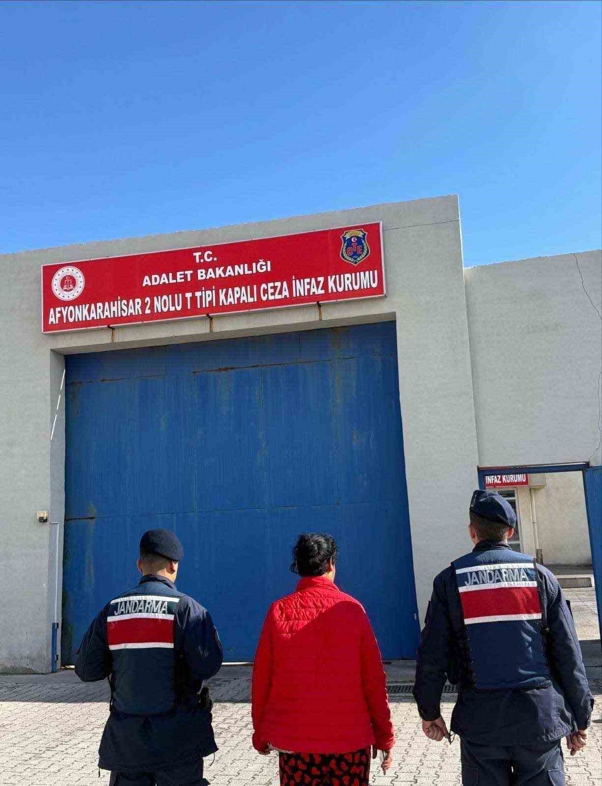 Hırsızlık suçundan 20 yıl 9 ay hapis cezasıyla aranan şahıs yakalandı