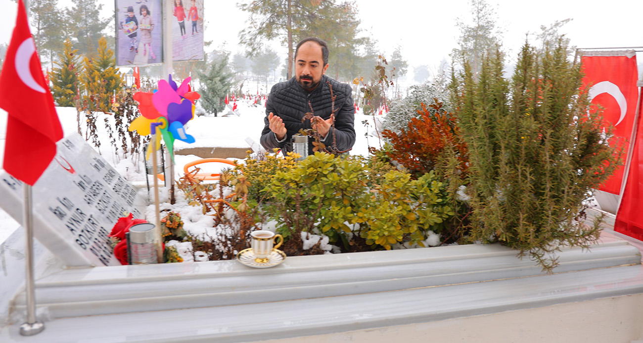 Depremde eşi ve 2 çocuğunu kaybeden baba: 