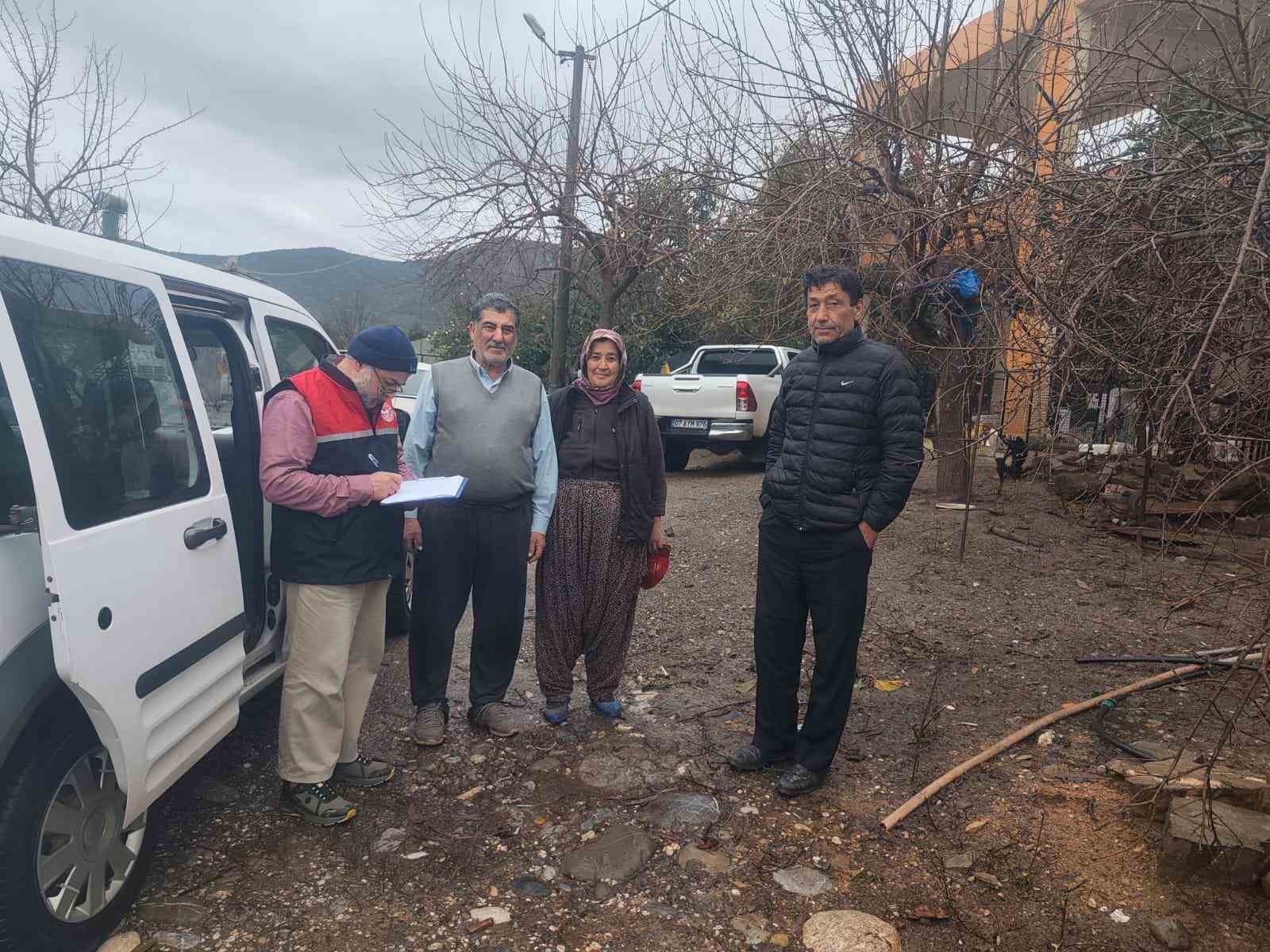 Gazipaşa’da dolu ve fırtınadan 214 üretici zarar gördü