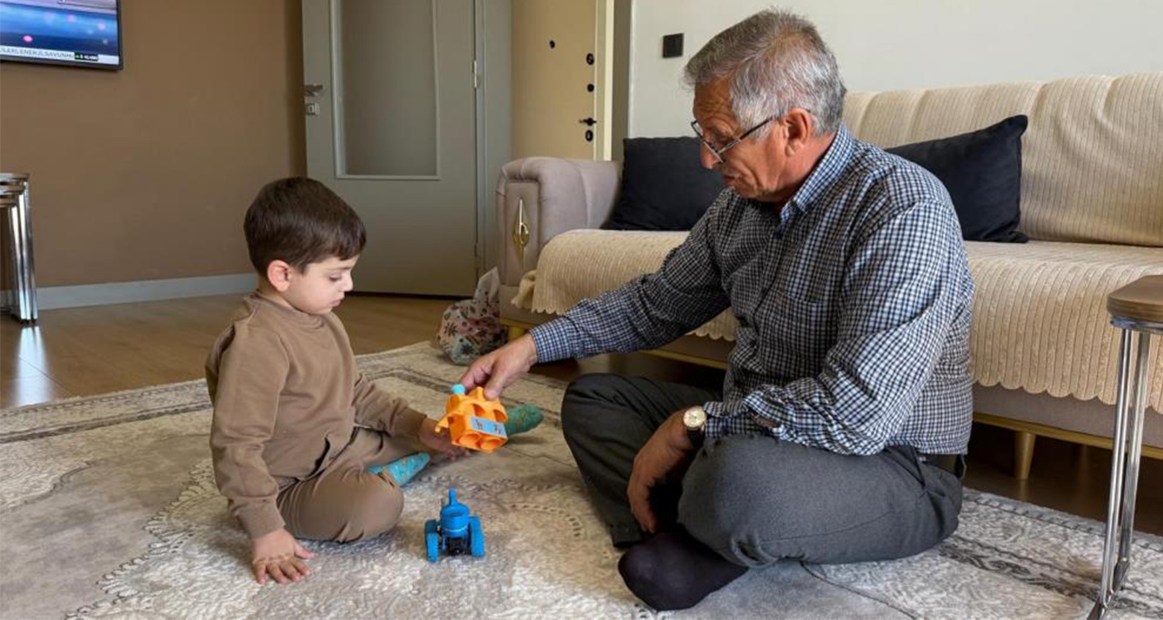 Bakan Kurum’un hikayesini paylaştığı dede ve torun deprem anlarını anlattı