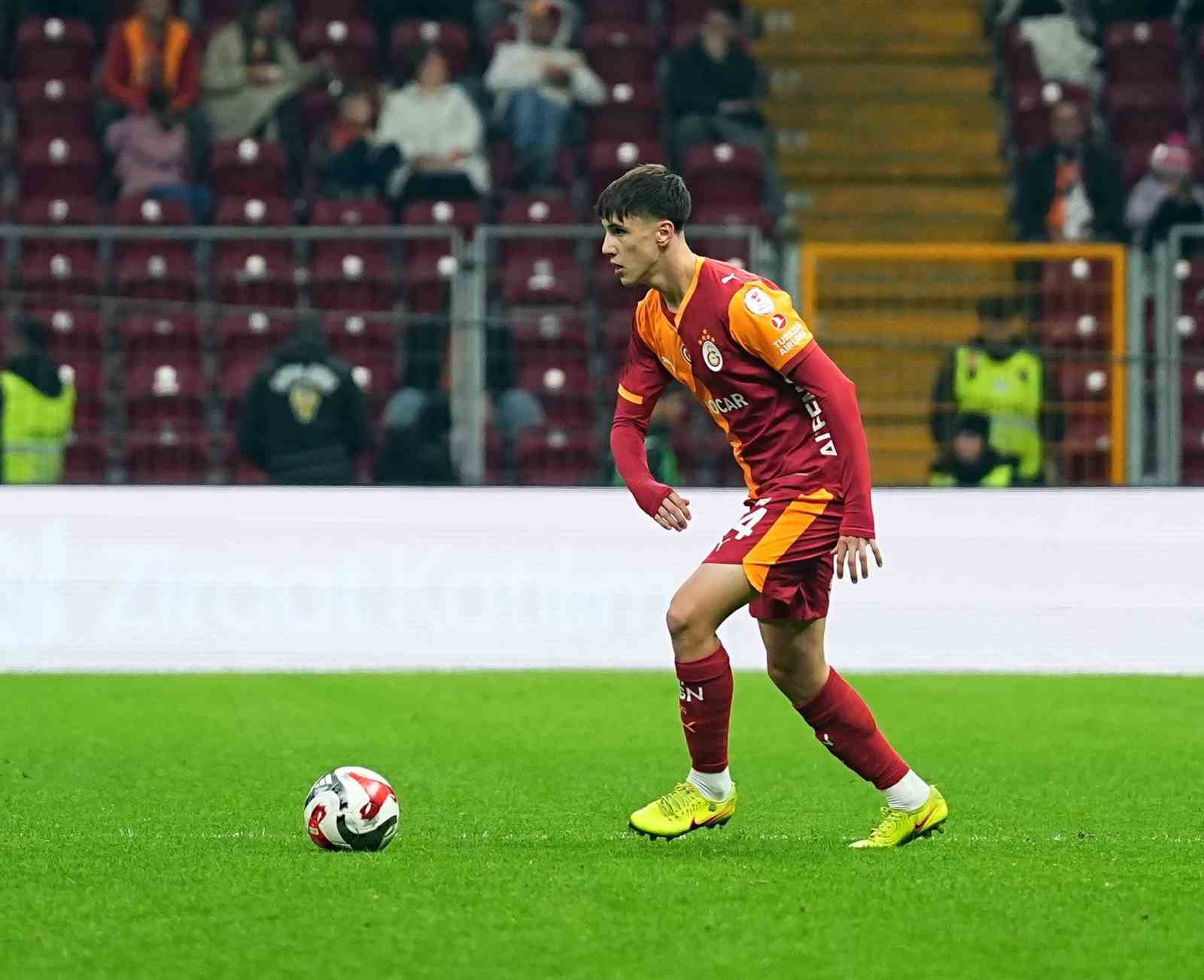 Galatasaray’da Furkan Koçak ile Yusuf Dağhan Kahraman ilk kez A takımda forma giydi