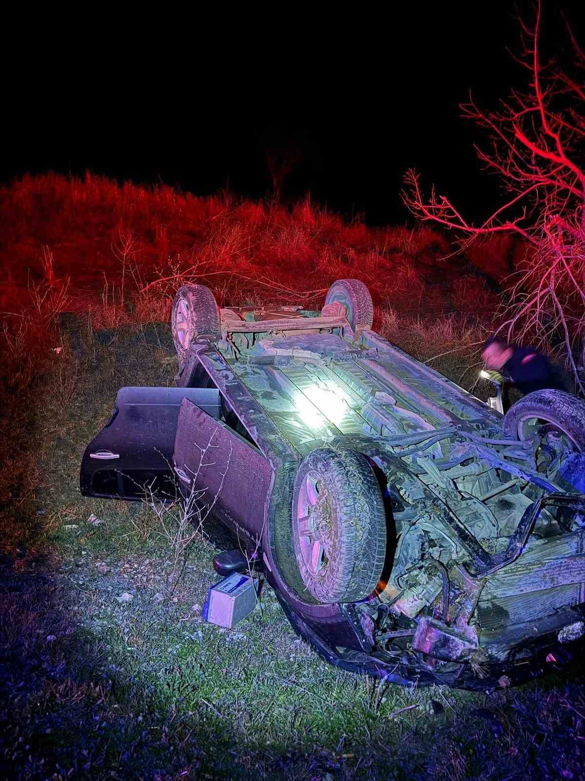 Bucak’ta otomobil takla attı: 2 yaralı