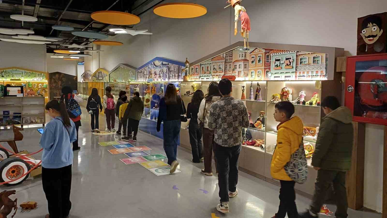 Kış kulübü bilim merkezini inceledi