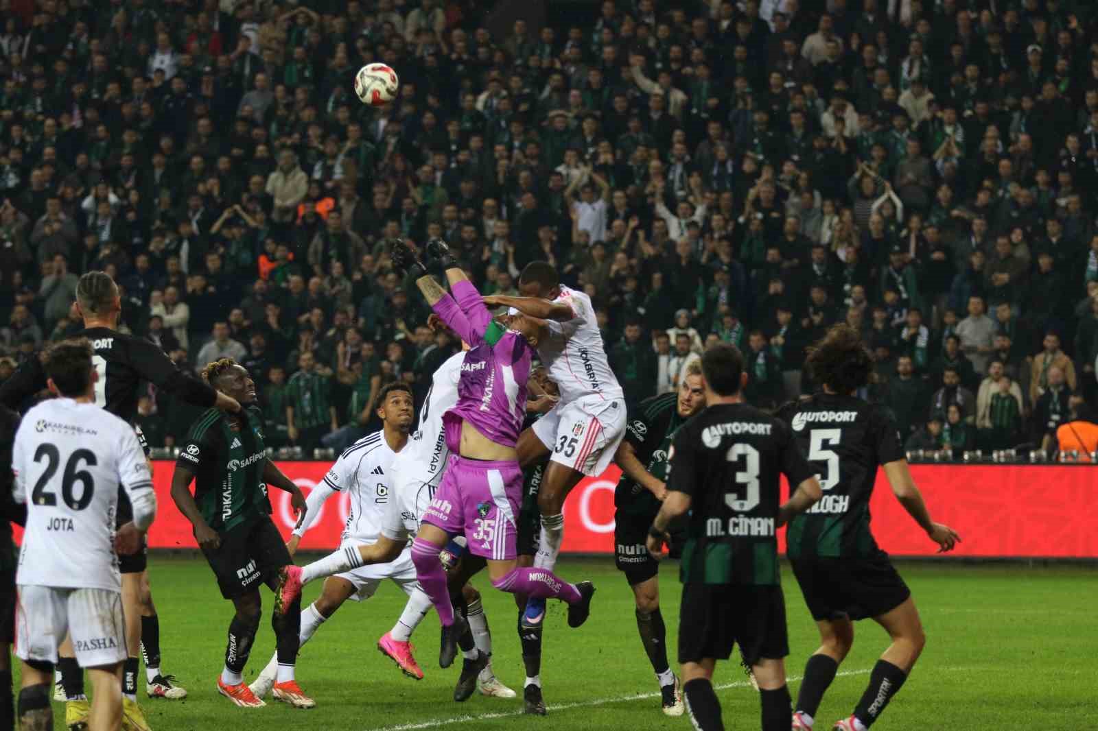 Ziraat Türkiye Kupası: Kocaelispor: 1 - Beşiktaş: 0 (İlk yarı)