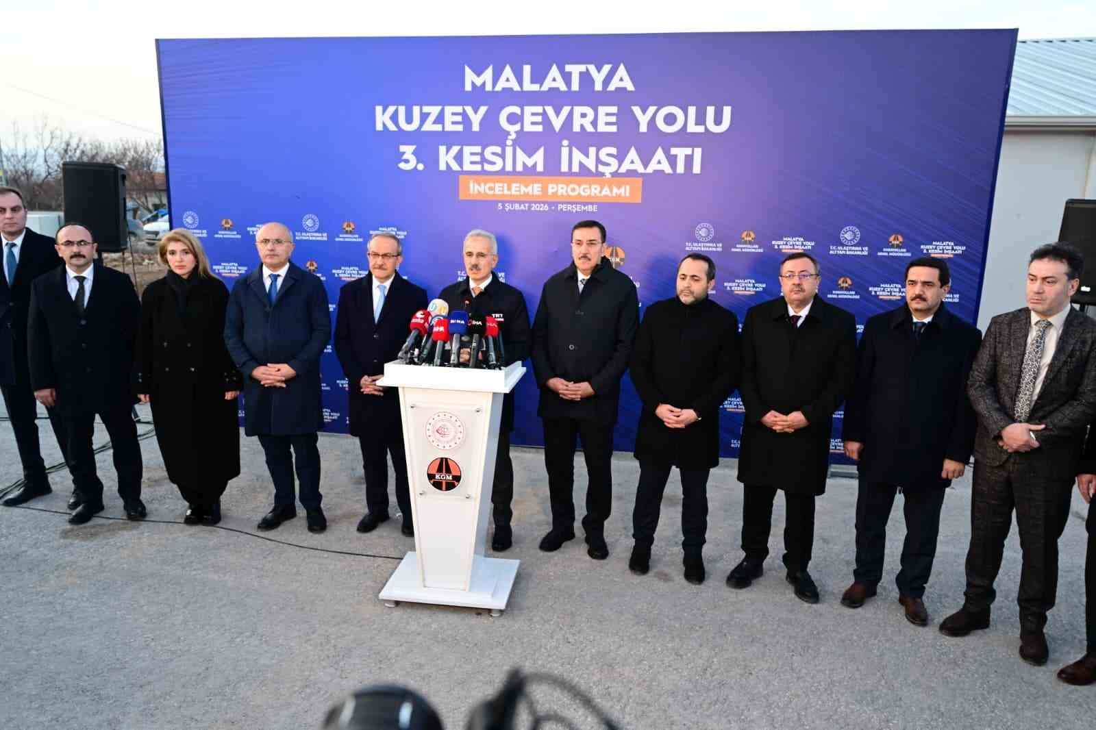 Ulaştırma ve Altyapı Bakanı Uraloğlu, Malatya Kuzey Çevre Yolu şantiyesinde inceleme yaptı